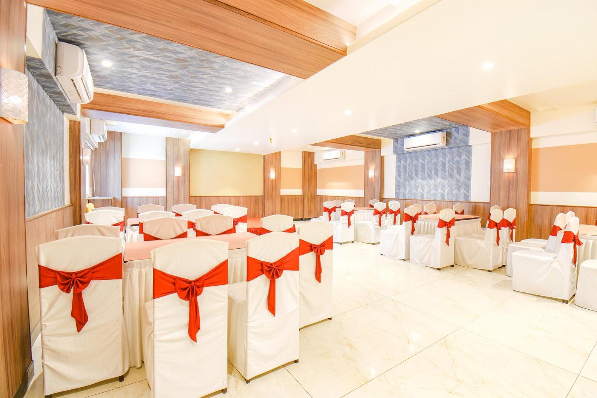 Fabhotel Ananta Sagar - Nr Pheonix Mall プネ エクステリア 写真